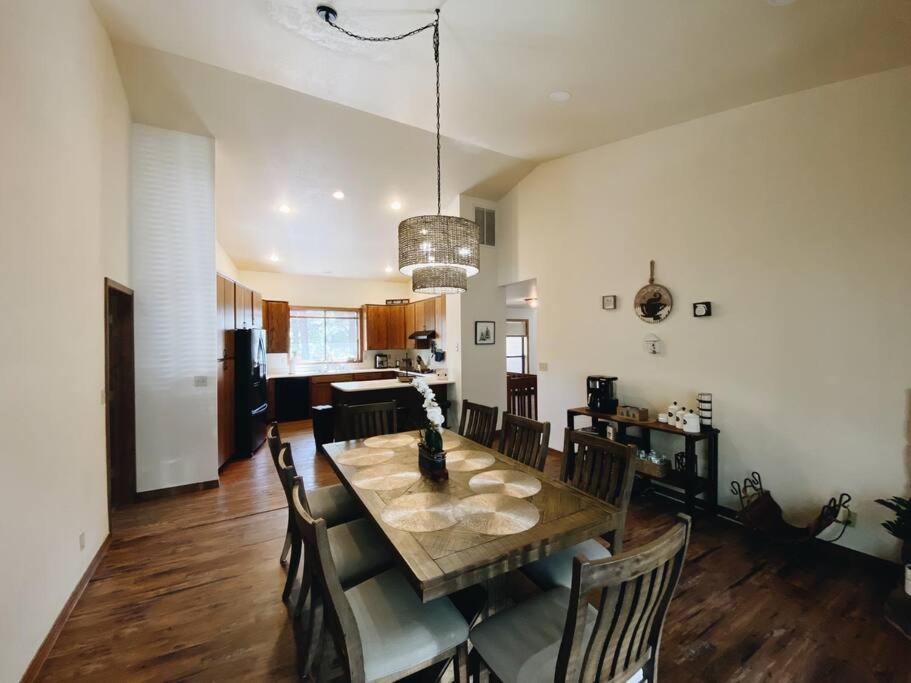 Kathys Cabin, King Bed, Hot Tub, Near-Nau & Downtown Attractions, Perfect Year-Round Mountain Getaway Flagstaff Zewnętrze zdjęcie