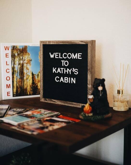 Kathys Cabin, King Bed, Hot Tub, Near-Nau & Downtown Attractions, Perfect Year-Round Mountain Getaway Flagstaff Zewnętrze zdjęcie
